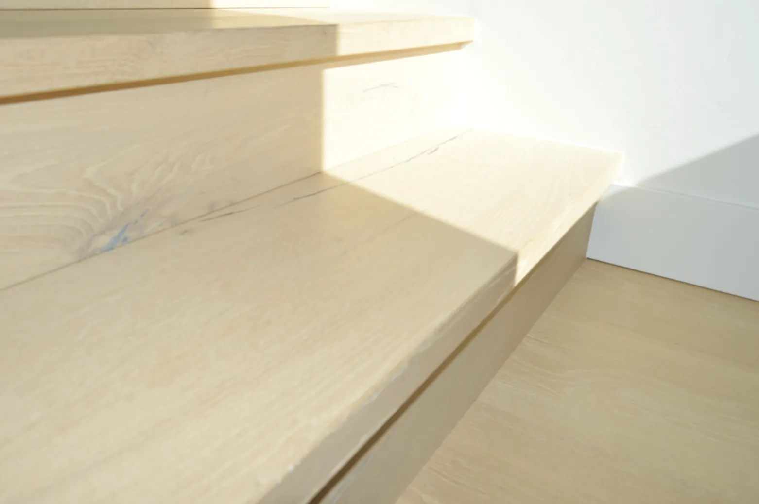 Sunlit tread edge detail