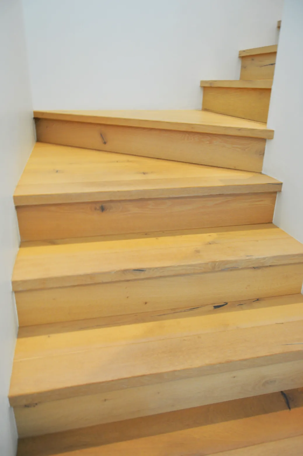 Curved winder stair with matching treads